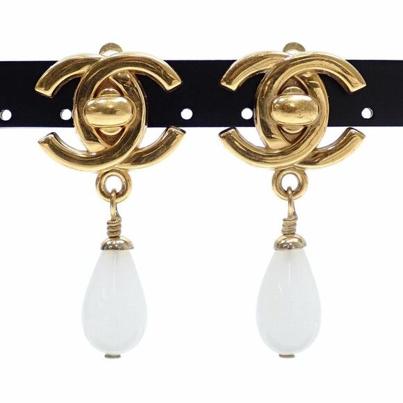 Pre Loved chanel Women Gold Earrings - Picture 1 of 8